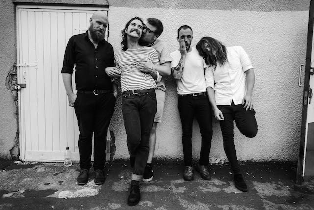 IDLES: La Furia y el Mensaje Social que Revoluciona el Punk Rock