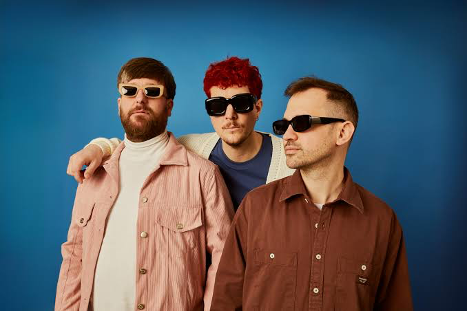 Rayos Láser: Una Noche Inolvidable en el Foro Hilvana