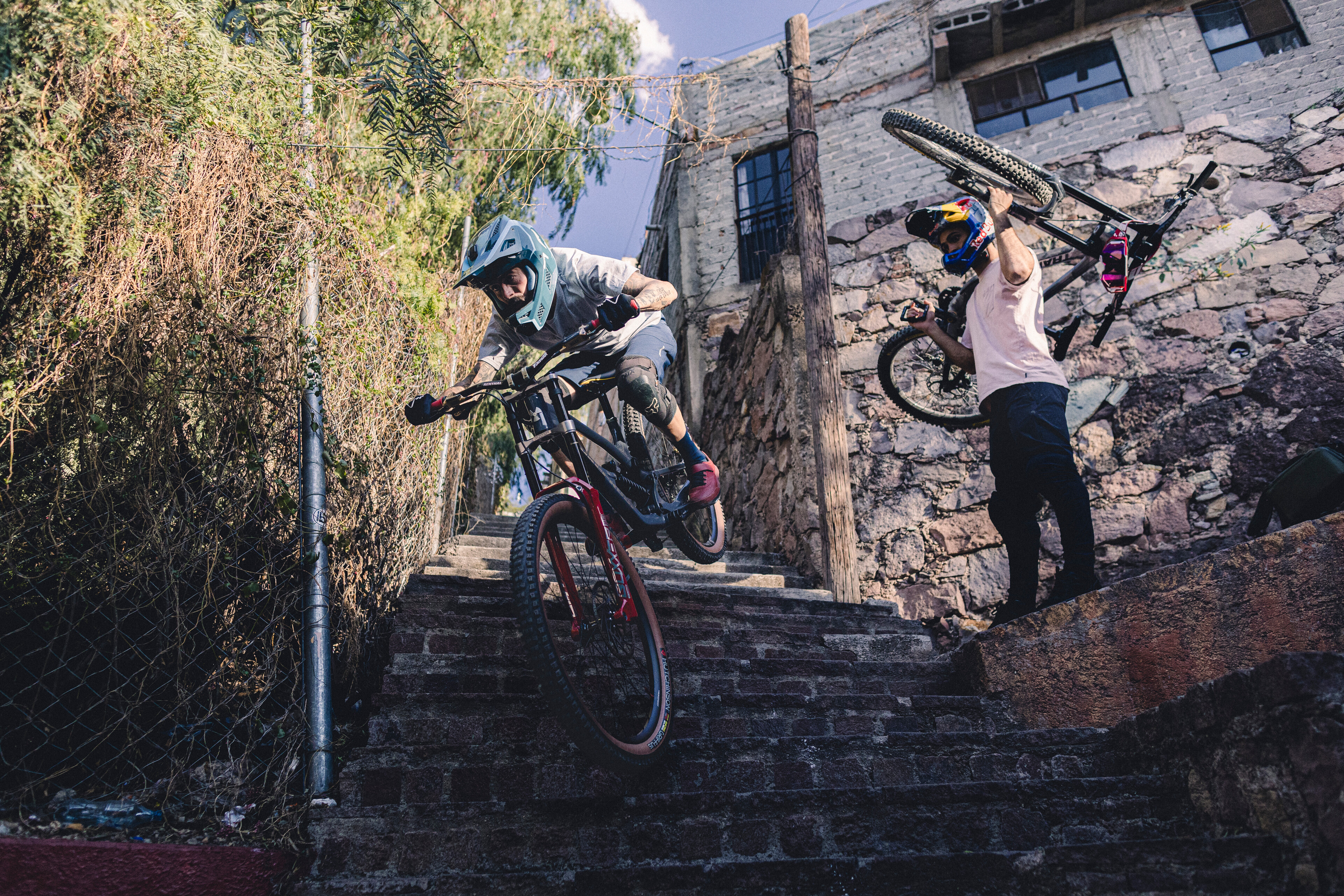 Red Bull Cerro Abajo: La Mayor Competencia de Downhill Urbano