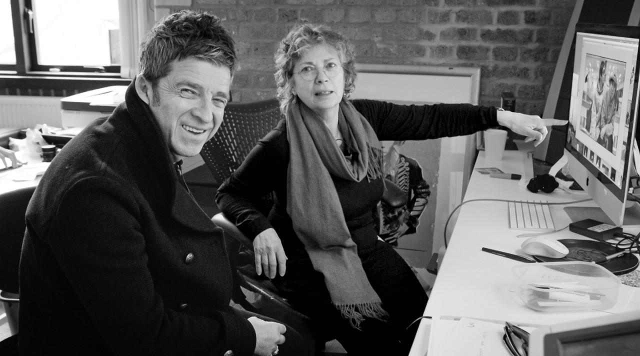 Oasis, Trying to Find a Way Out of Nowhere: Un Libro Fotográfico