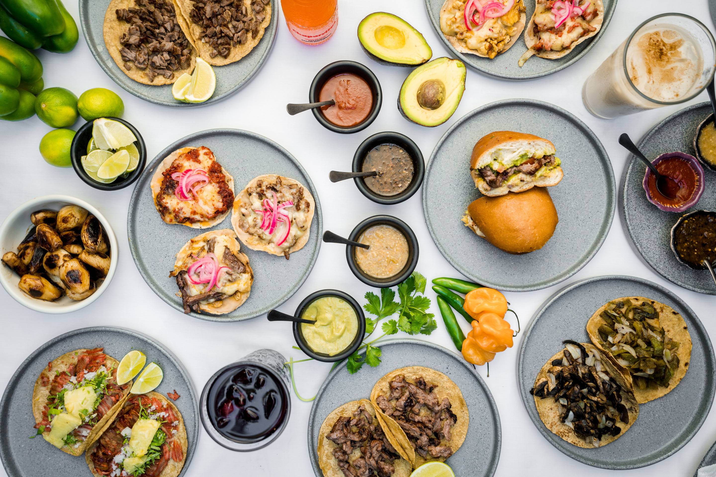 Tacos Nene: El Neón, la Birria con Estilo